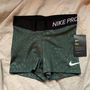 NWT- Nike Pro Training 3” Compression Shorts